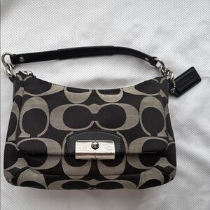 COACH - F22302 - Black and Cream Signature Shoulder Bag